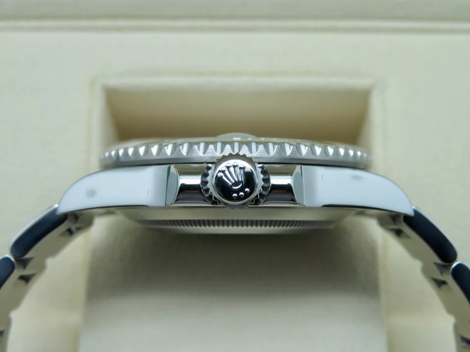 Rolex Submariner Hulk 116610LV 40mm C.2010-2016 with Box Hangtag & Service Card - Image 4
