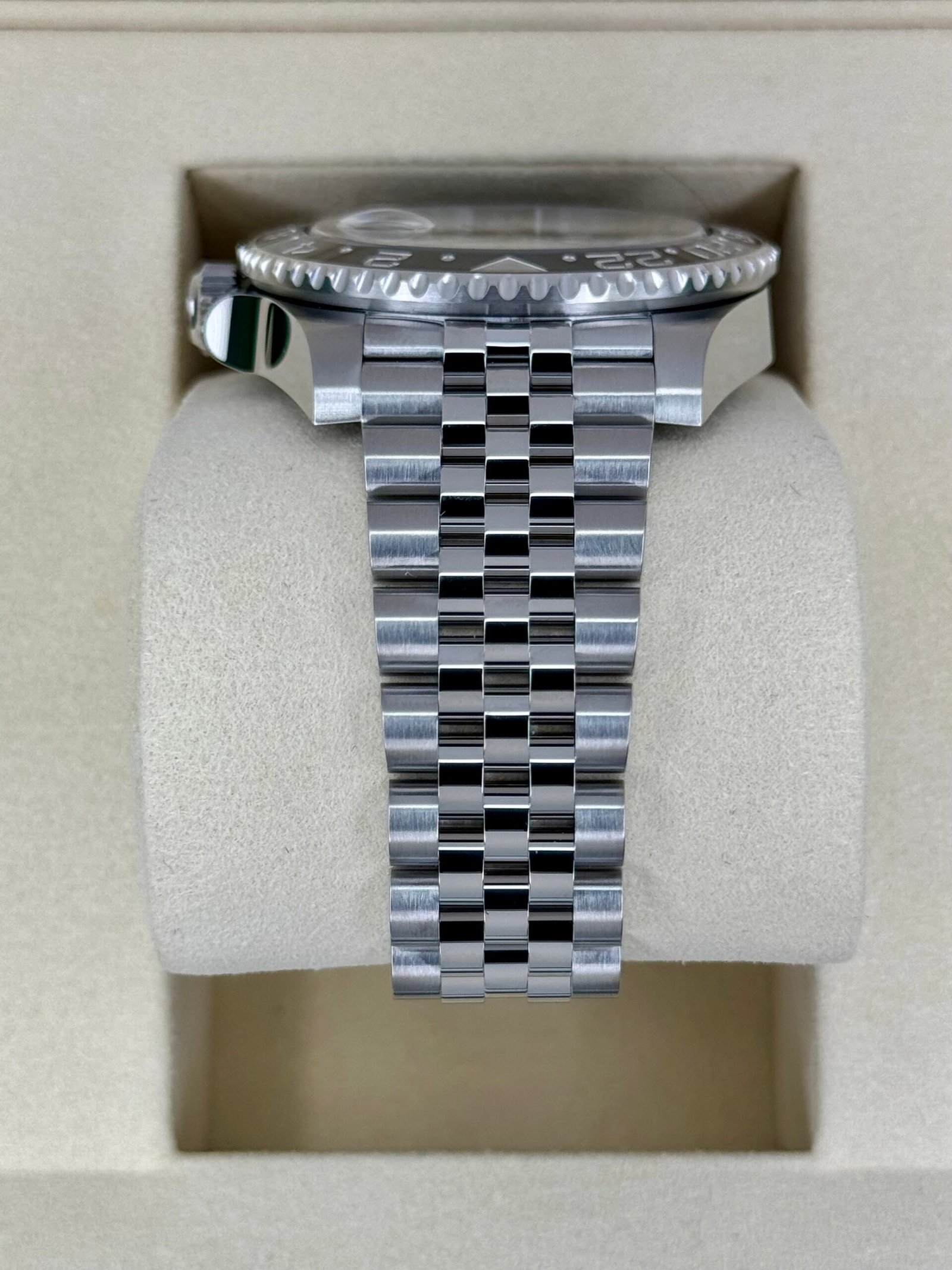 2025 Rolex GMT-Master II “Bruce Wayne” 40mm 126710GRNR Jubilee (Unworn) - Image 4