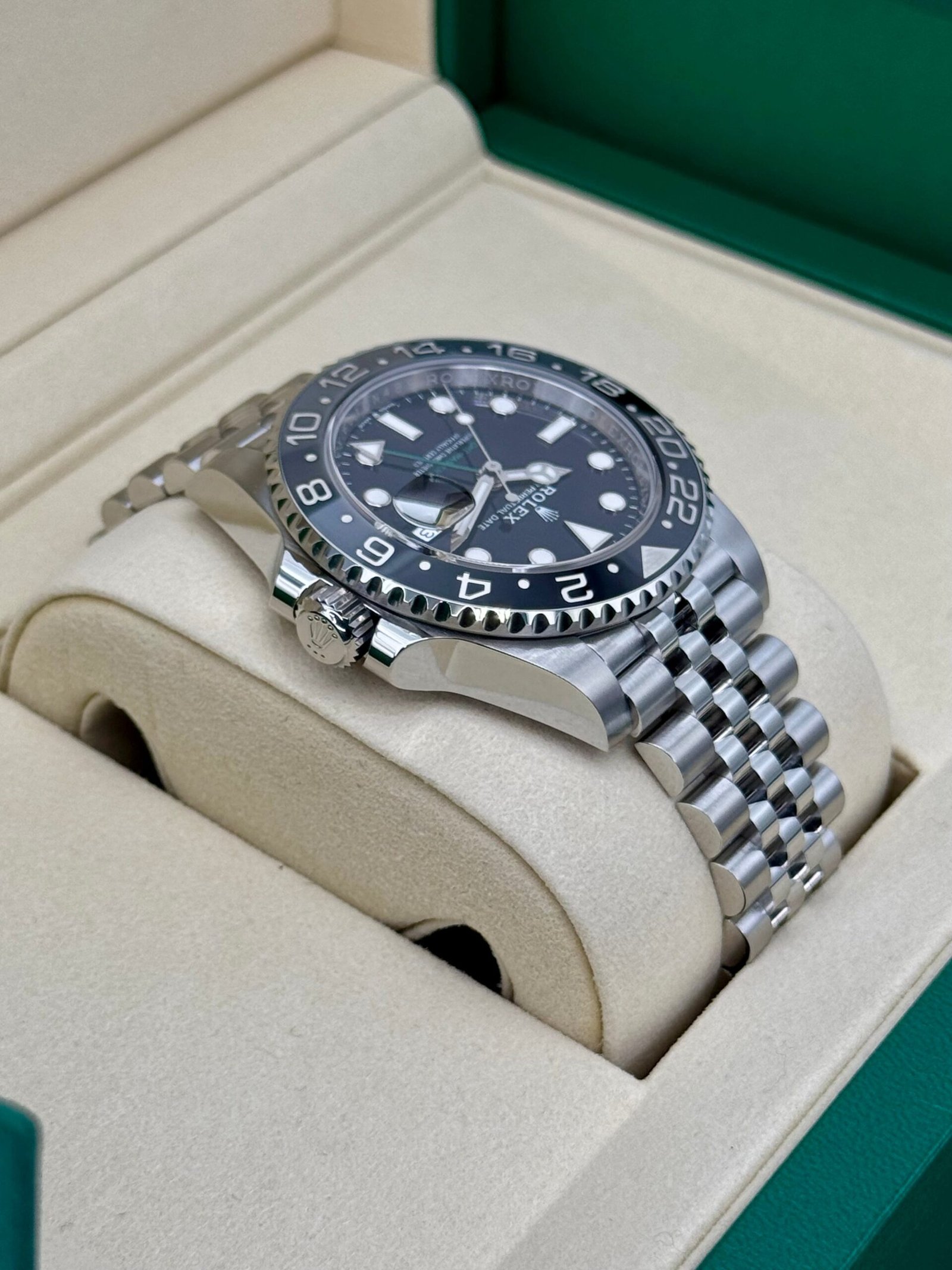2025 Rolex GMT-Master II “Bruce Wayne” 40mm 126710GRNR Jubilee (Unworn) - Image 8