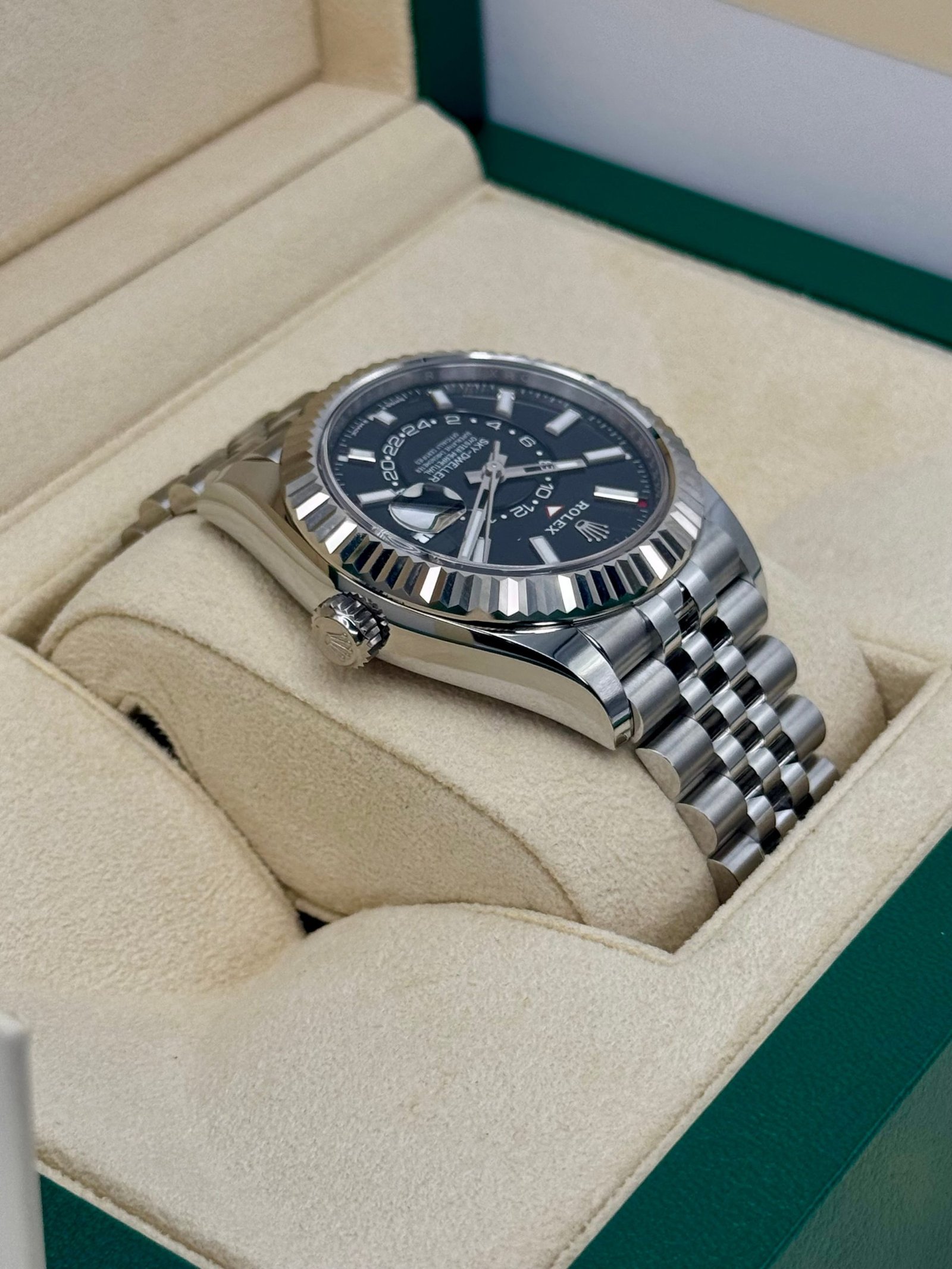 2025 Rolex Sky-Dweller 42mm 336934 Jubilee Black Dial (Unworn) - Image 8