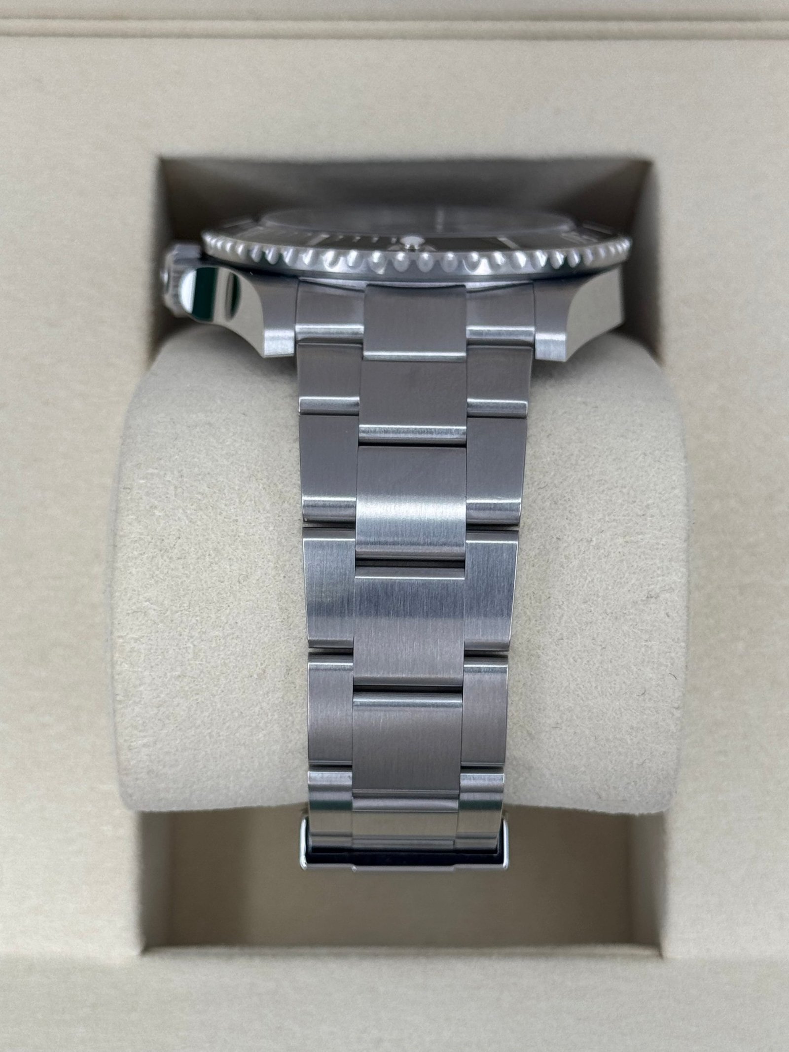 2025 Rolex Submariner 41mm 124060 Stainless Steel Black Dial (Unworn) - Image 4