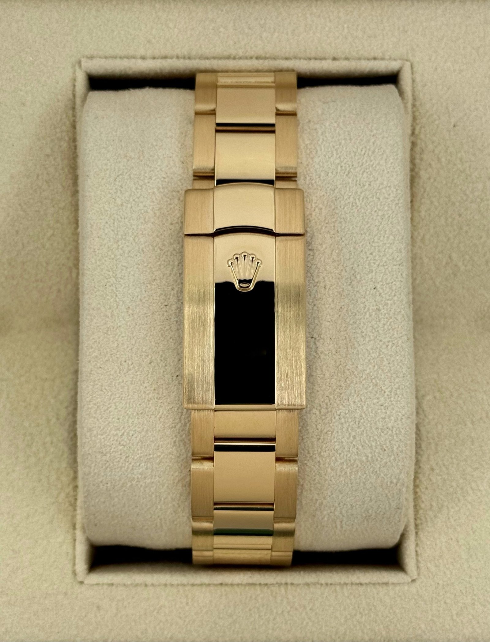2019 Rolex Sky-Dweller 42mm 326938 Yellow Gold Oyster Champagne Dial - Image 2