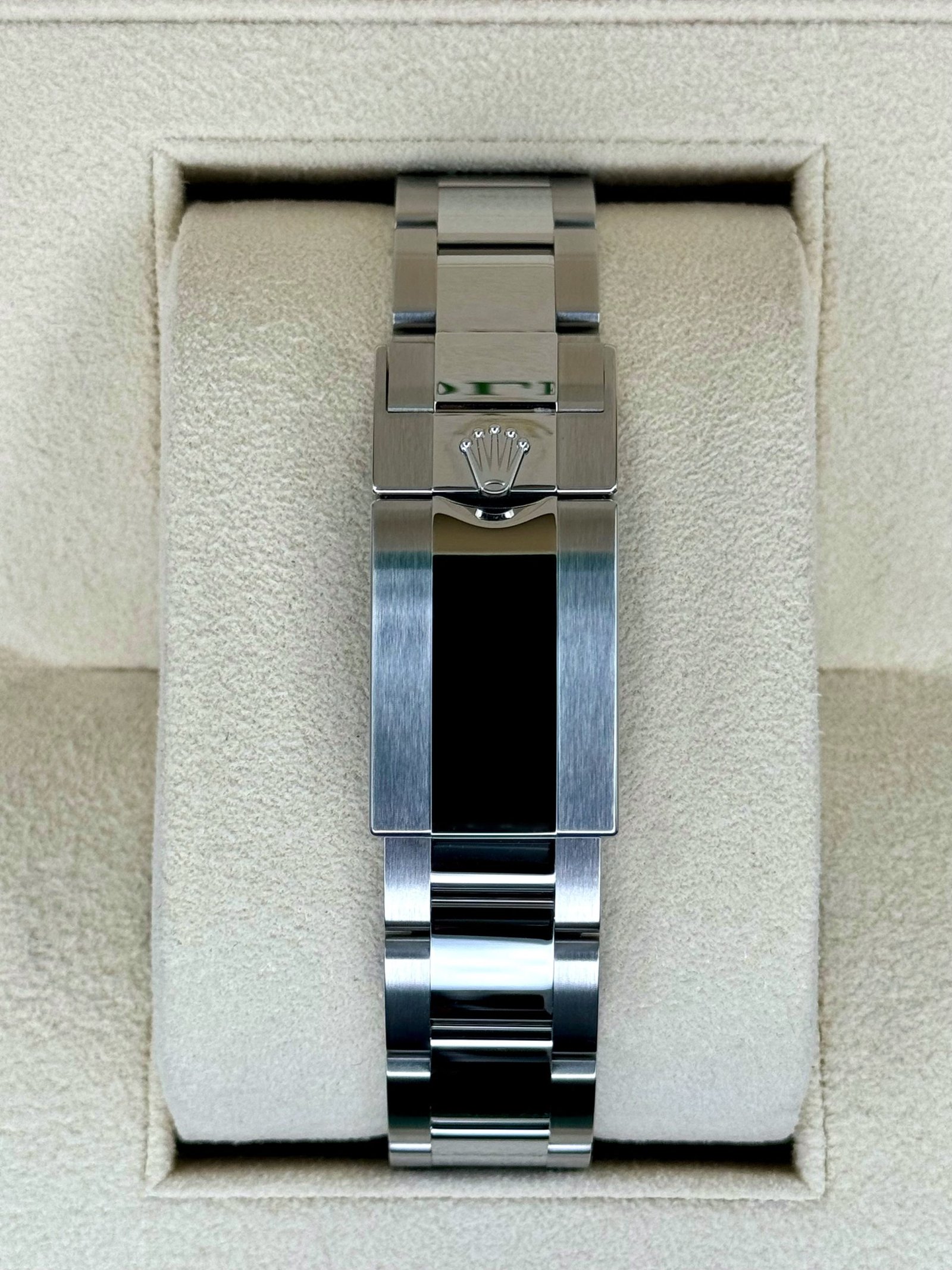 2024 Rolex Yacht-Master 40mm 126622 Stainless Steel Rhodium Dial (Unworn) - Image 2