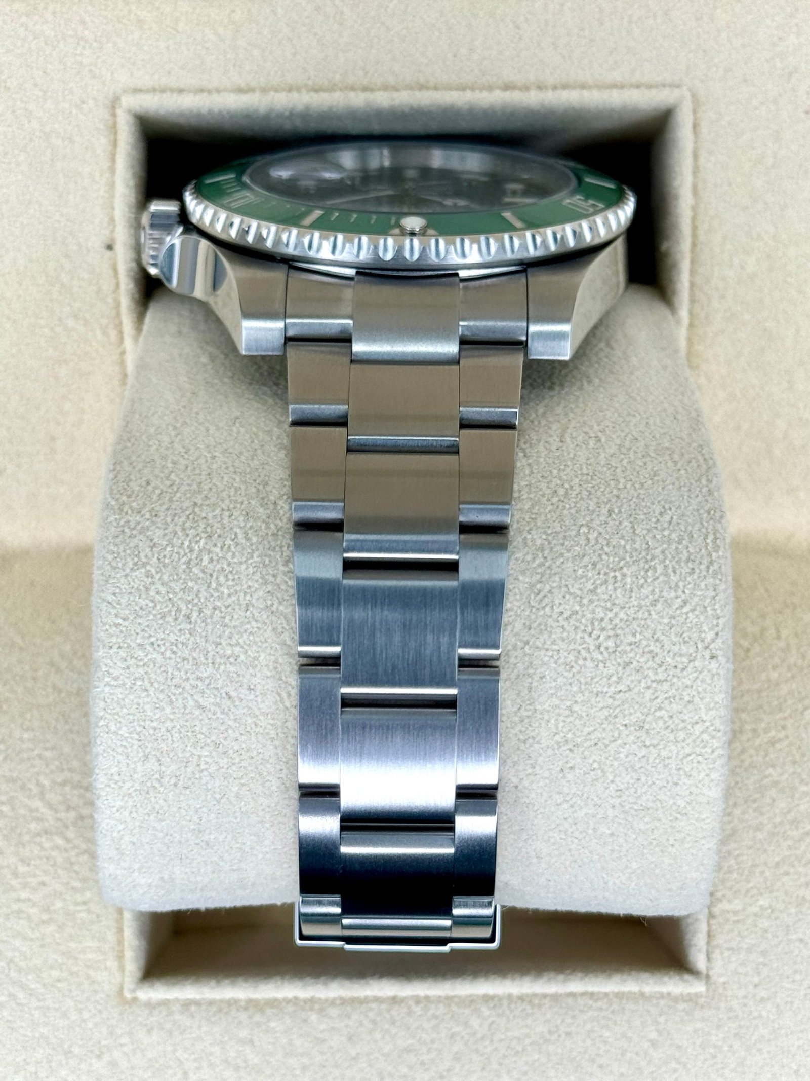 2019 Rolex Submariner “Hulk” 40mm 116610LV Green Dial - Image 4