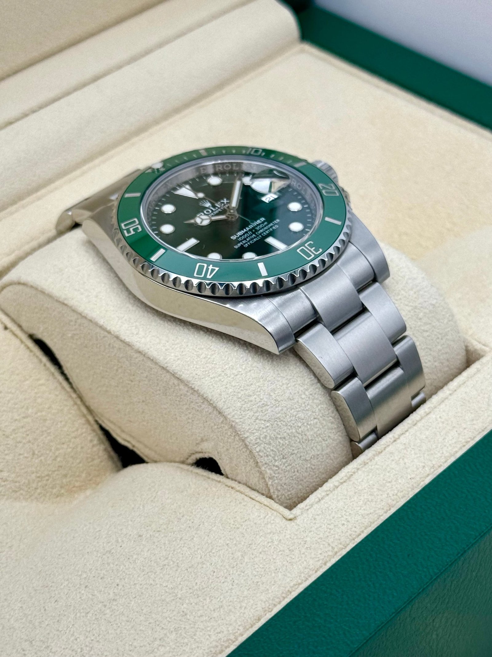 2019 Rolex Submariner “Hulk” 40mm 116610LV Green Dial - Image 6