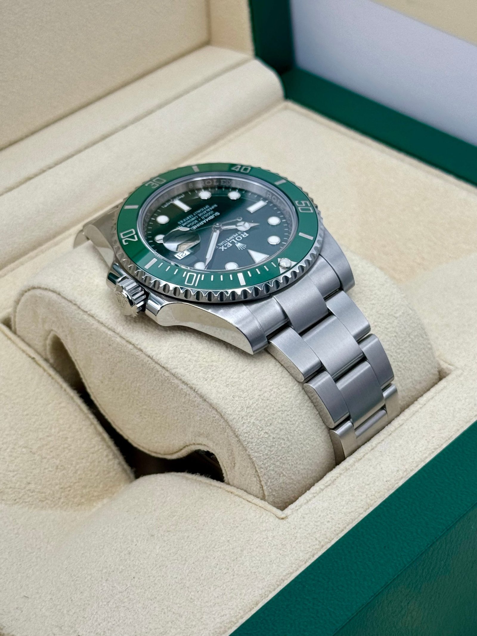 2019 Rolex Submariner “Hulk” 40mm 116610LV Green Dial - Image 8