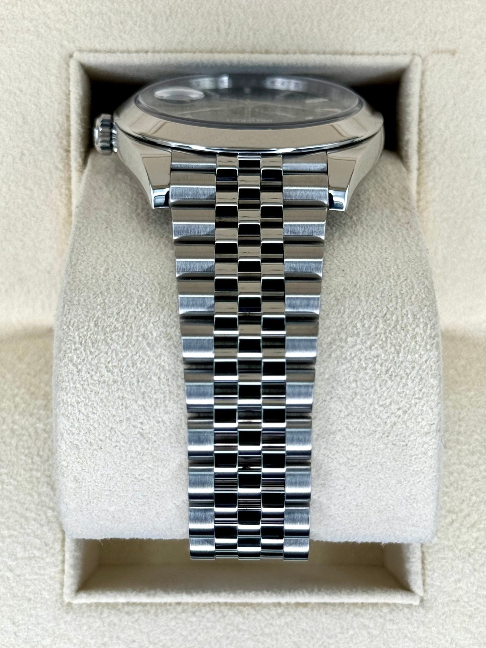 2022 Rolex Datejust 41mm 126300 Stainless Steel Jubilee Blue Motif Dial - Image 4