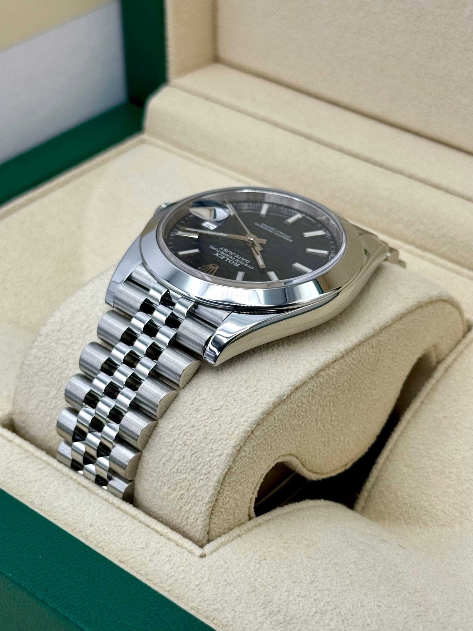 2022 Rolex Datejust 41mm 126300 Stainless Steel Jubilee Blue Motif Dial - Image 7