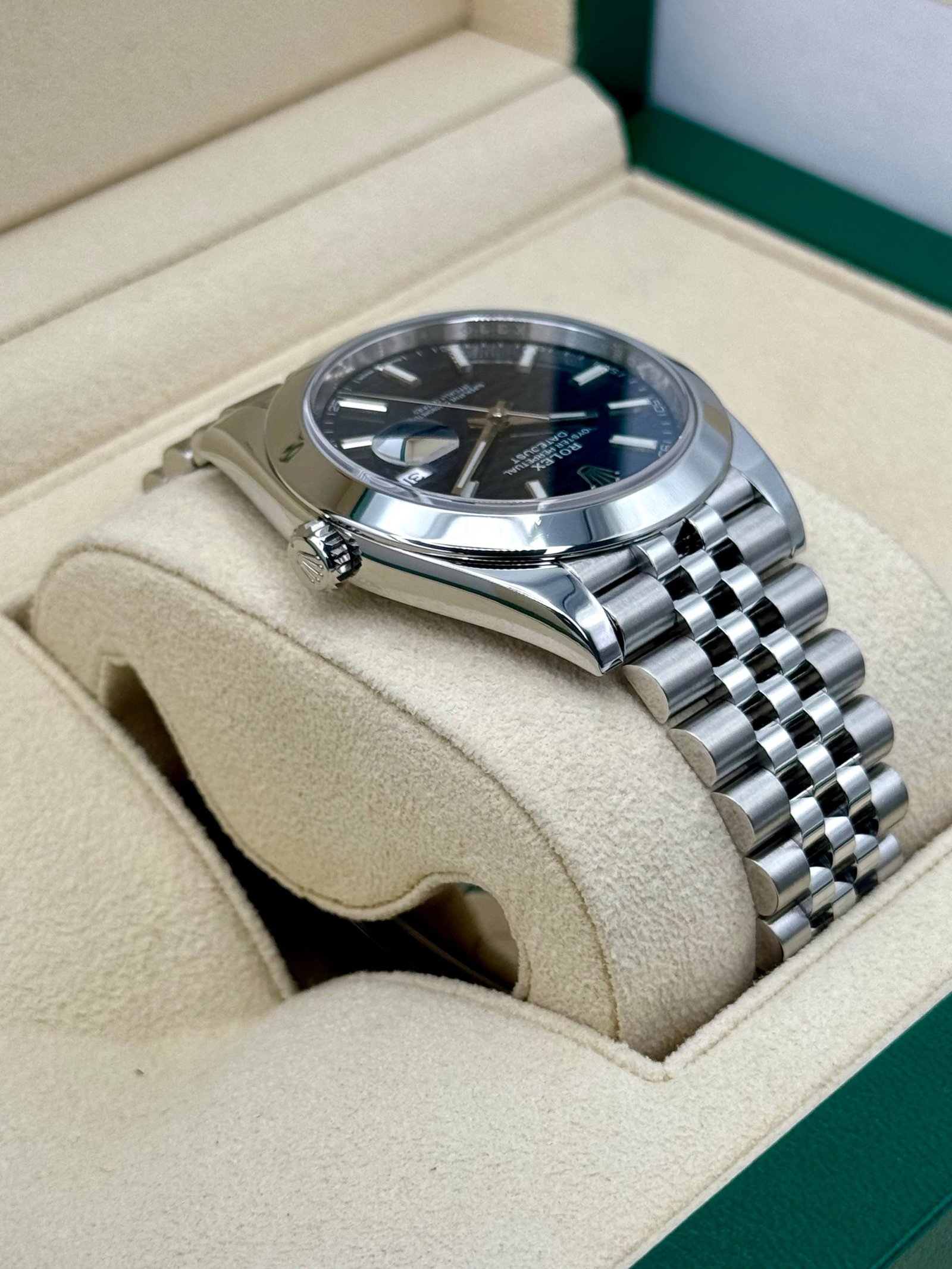 2022 Rolex Datejust 41mm 126300 Stainless Steel Jubilee Blue Motif Dial - Image 8