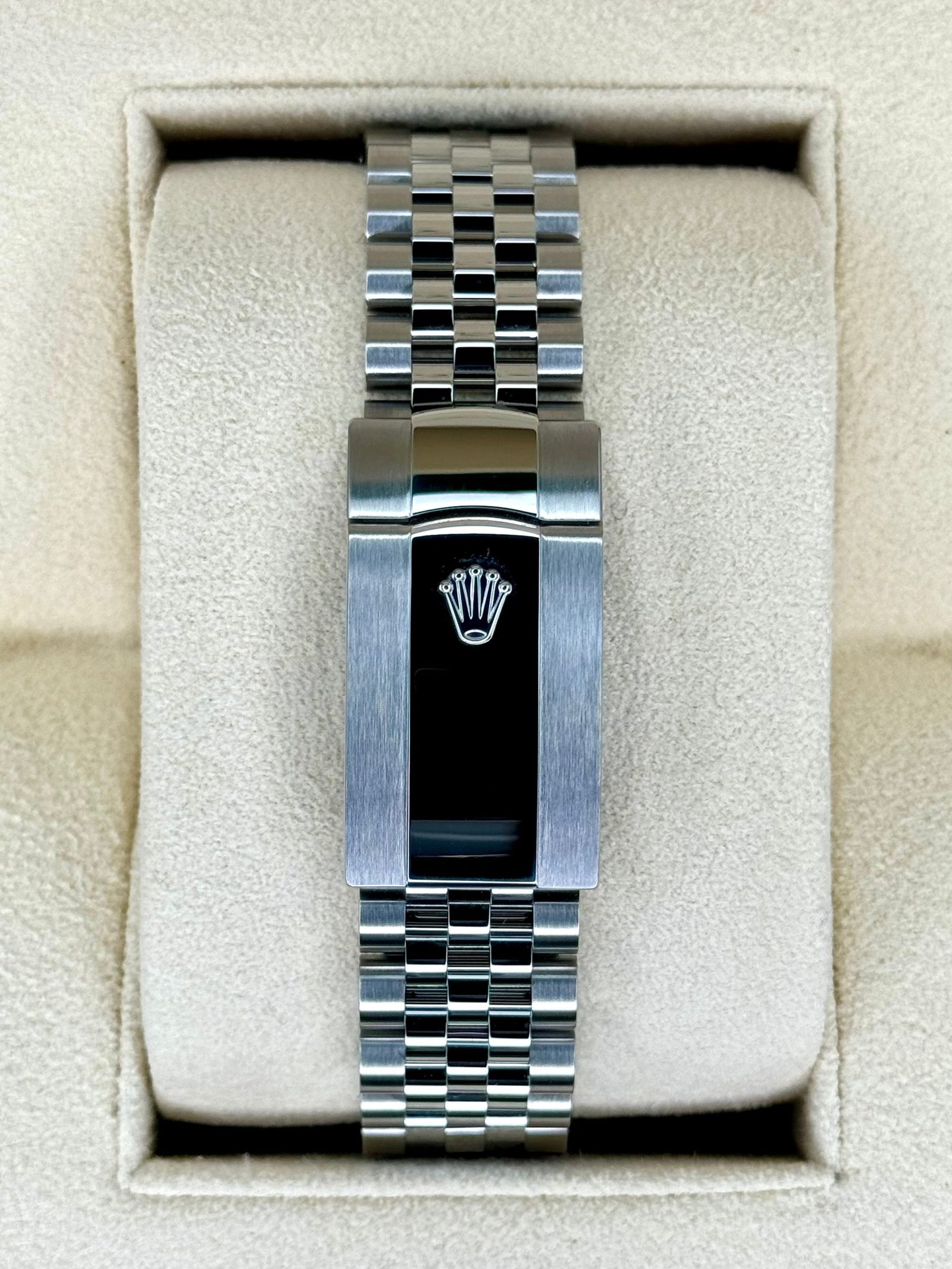 2024 Rolex Datejust 41mm 126334 Jubilee Blue Roman Numeral Dial (Unworn) - Image 2