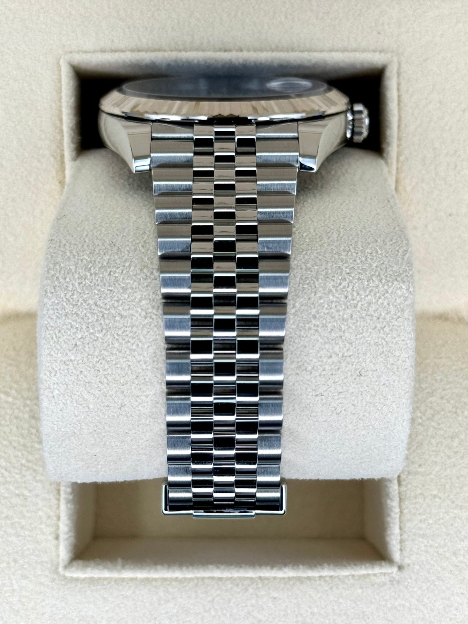 2024 Rolex Datejust 41mm 126334 Jubilee Blue Roman Numeral Dial (Unworn) - Image 3