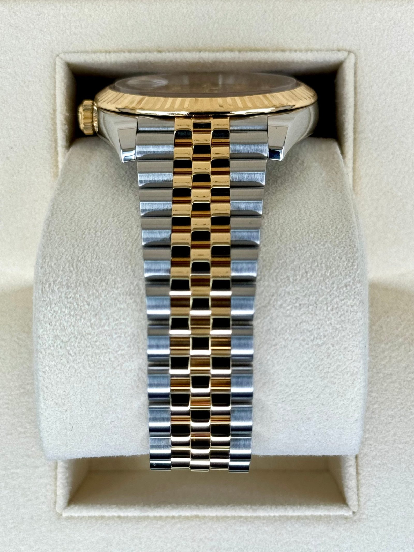 2022 Rolex Datejust 41mm 126333 Jubilee Champagne Diamond Dial - Image 3