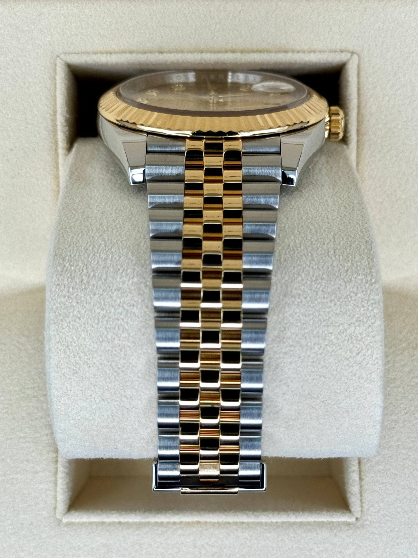 2022 Rolex Datejust 41mm 126333 Jubilee Champagne Diamond Dial - Image 4
