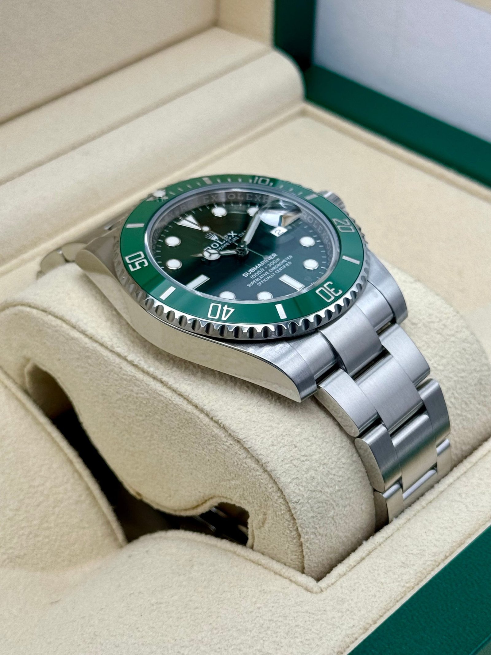 2019 Rolex Submariner “Hulk” 40mm 116610LV Green Dial - Image 6