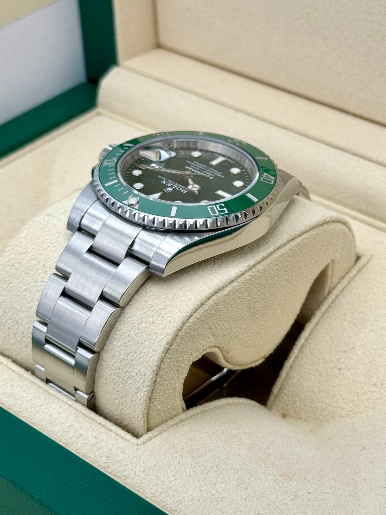 2019 Rolex Submariner “Hulk” 40mm 116610LV Green Dial - Image 7