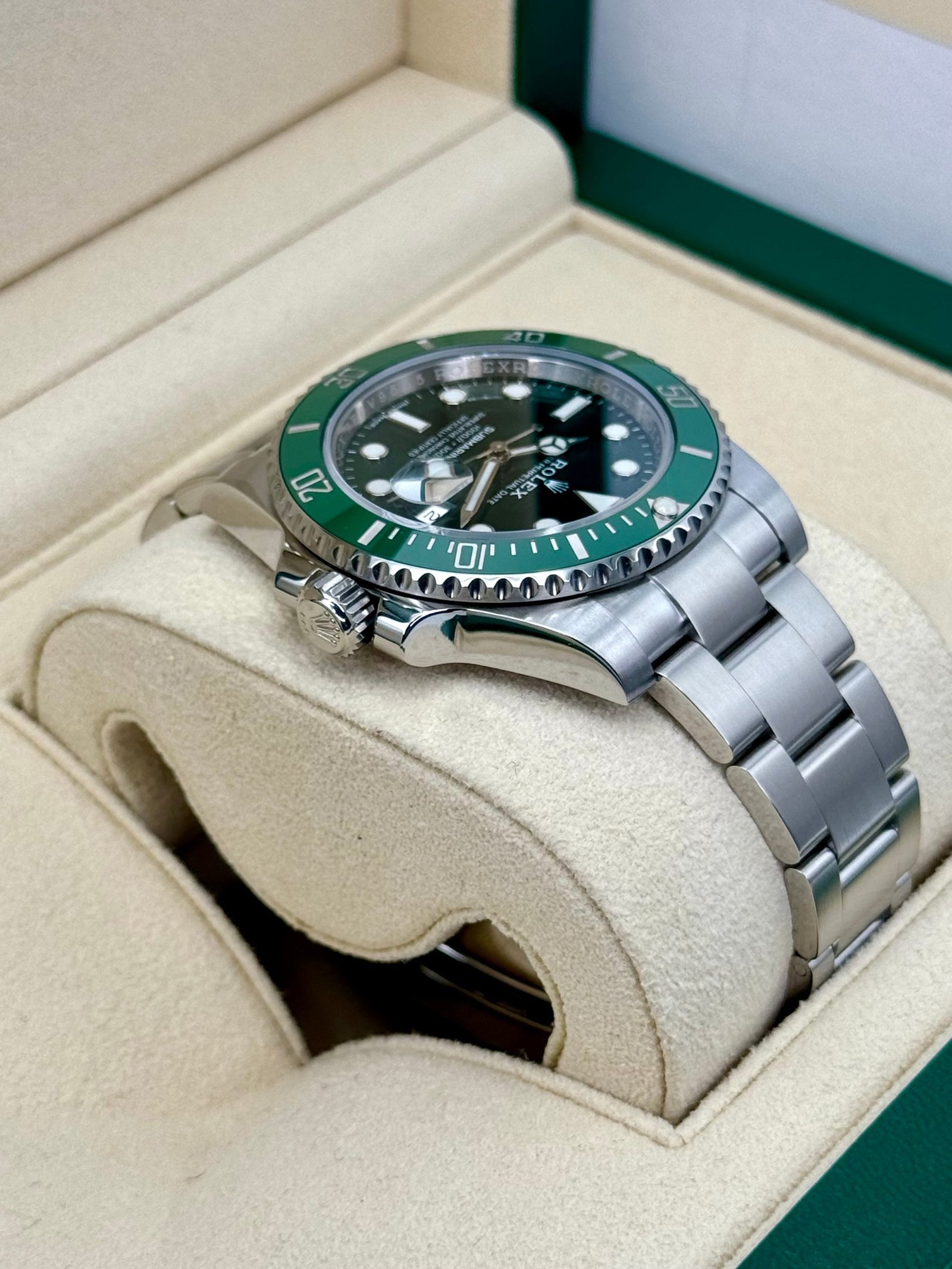 2019 Rolex Submariner “Hulk” 40mm 116610LV Green Dial - Image 8
