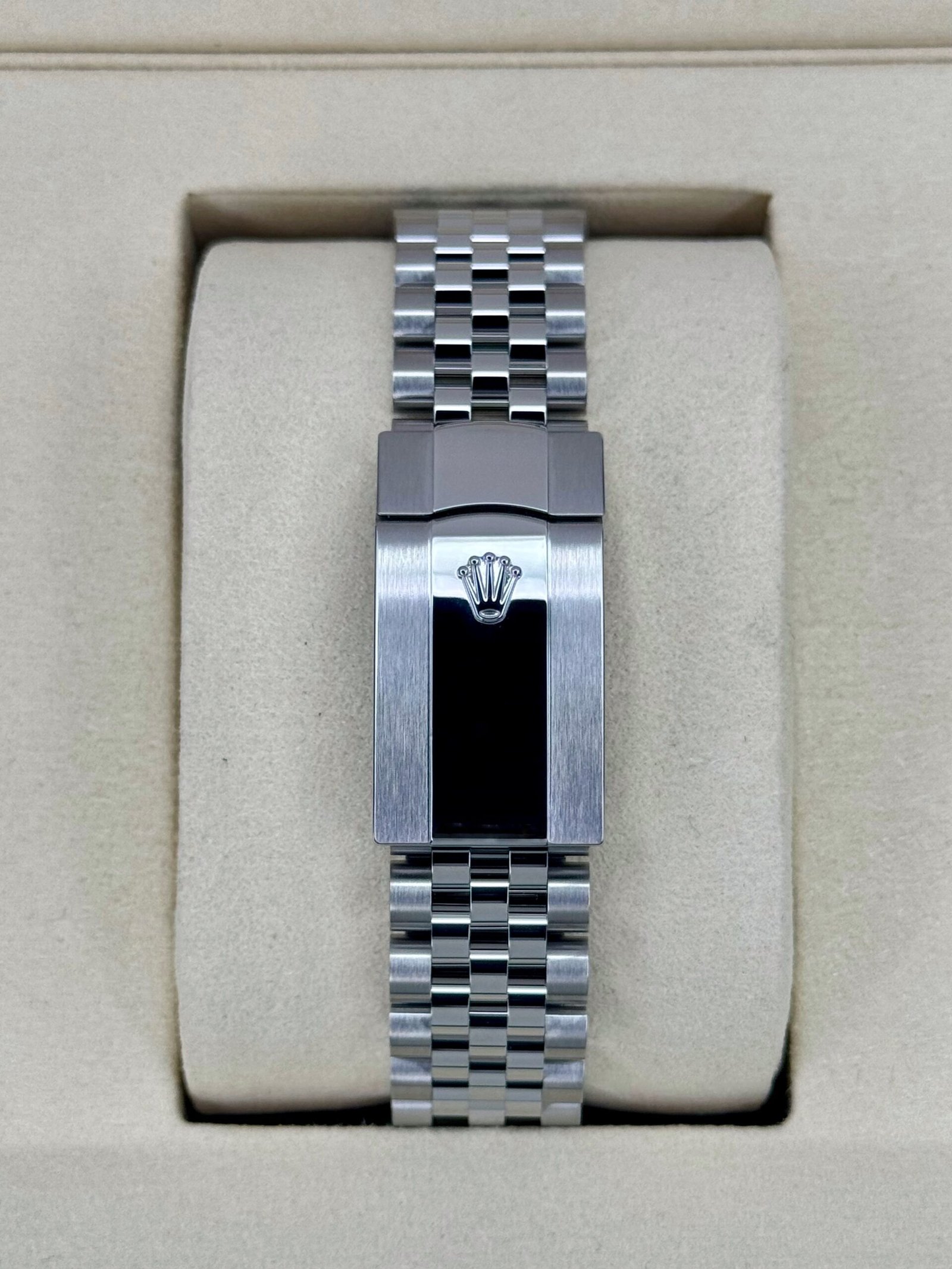 2025 Rolex Datejust 36mm 126234 Stainless Steel Jubilee Blue Dial (Unworn) - Image 2