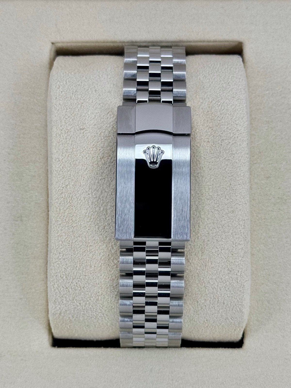 2025 Rolex Datejust 41mm 126334 Stainless Steel Jubilee Blue Diamond Dial (Unworn) - Image 2