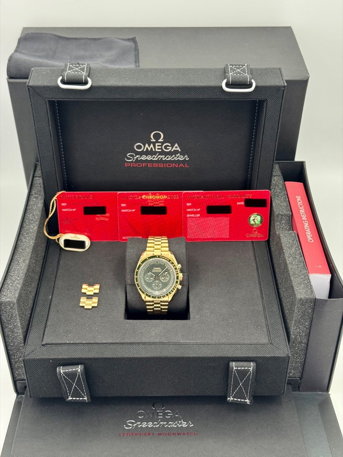 2023 Omega Speedmaster Moonwatch 42mm Moonshine Gold Green Dial - Image 10