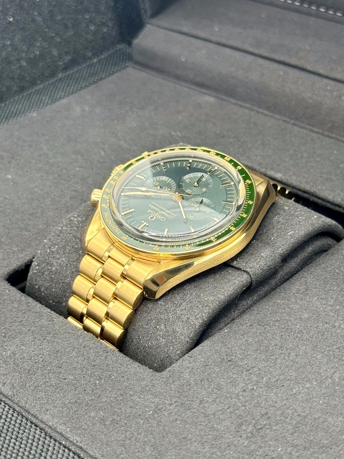 2023 Omega Speedmaster Moonwatch 42mm Moonshine Gold Green Dial - Image 7
