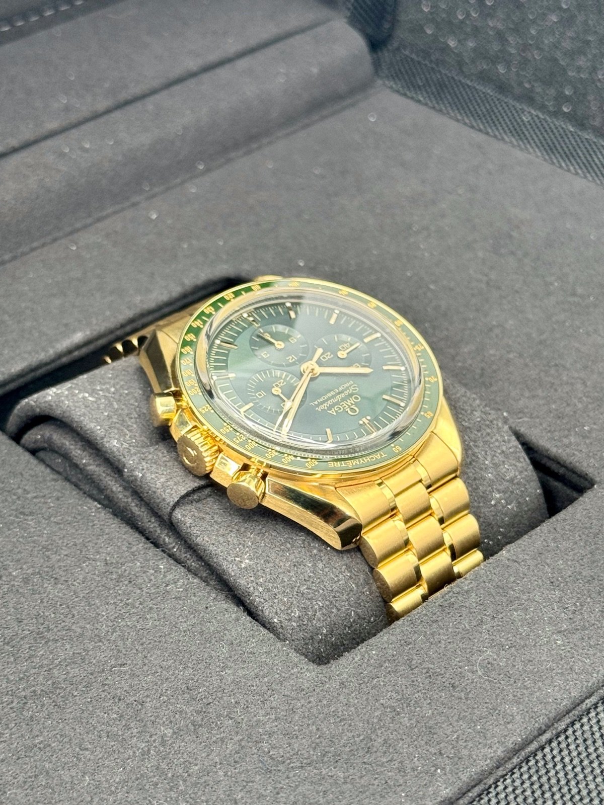 2023 Omega Speedmaster Moonwatch 42mm Moonshine Gold Green Dial - Image 9