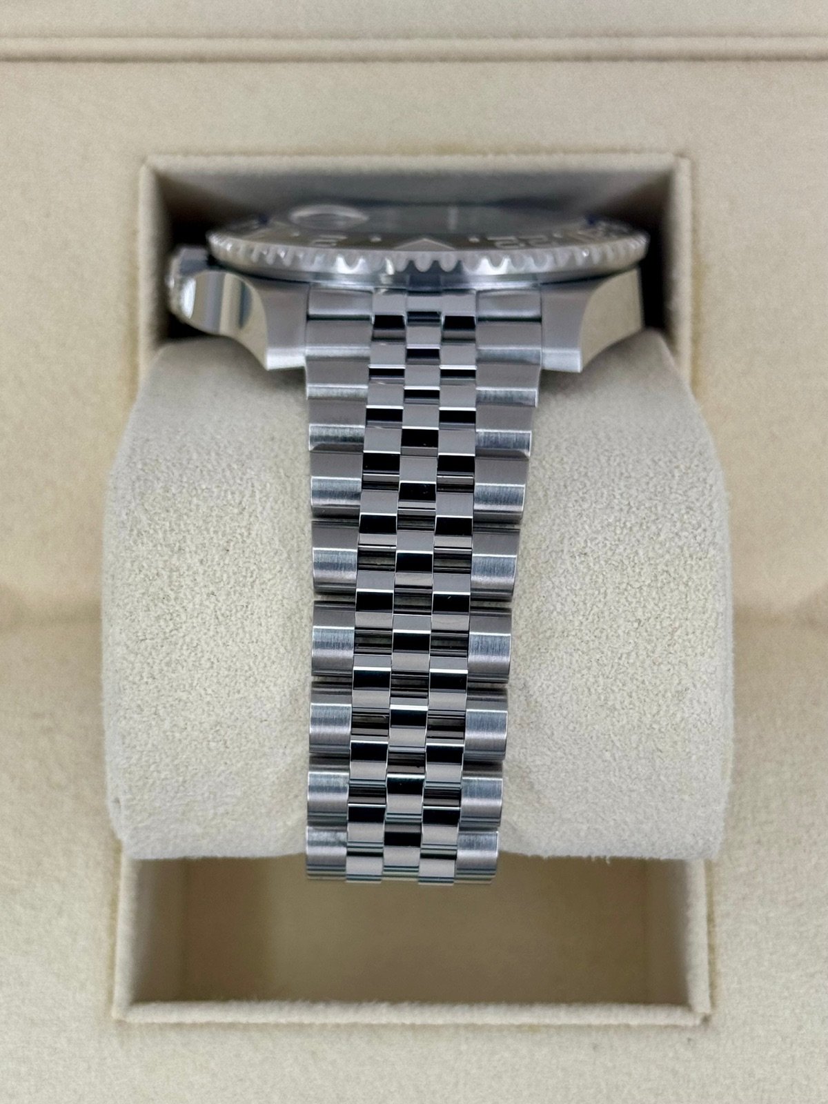 2025 Rolex GMT-Master II “Batgirl” 40mm 126710BLNR Jubilee (Unworn) - Image 4