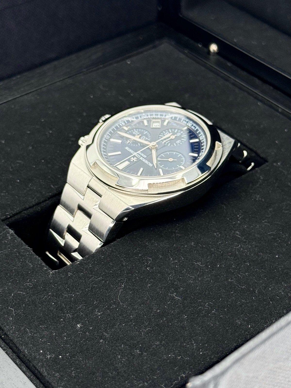 2020 Vacheron Constantin Overseas 42.5mm 5500V Stainless Blue Dial - Image 8
