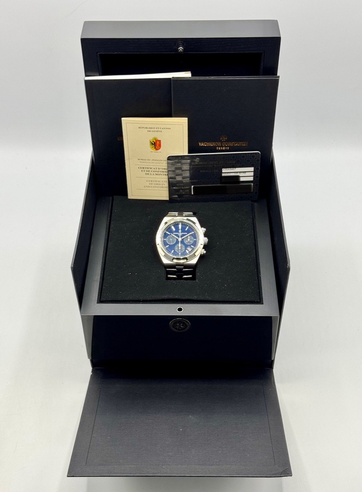 2020 Vacheron Constantin Overseas 42.5mm 5500V Stainless Blue Dial - Image 9