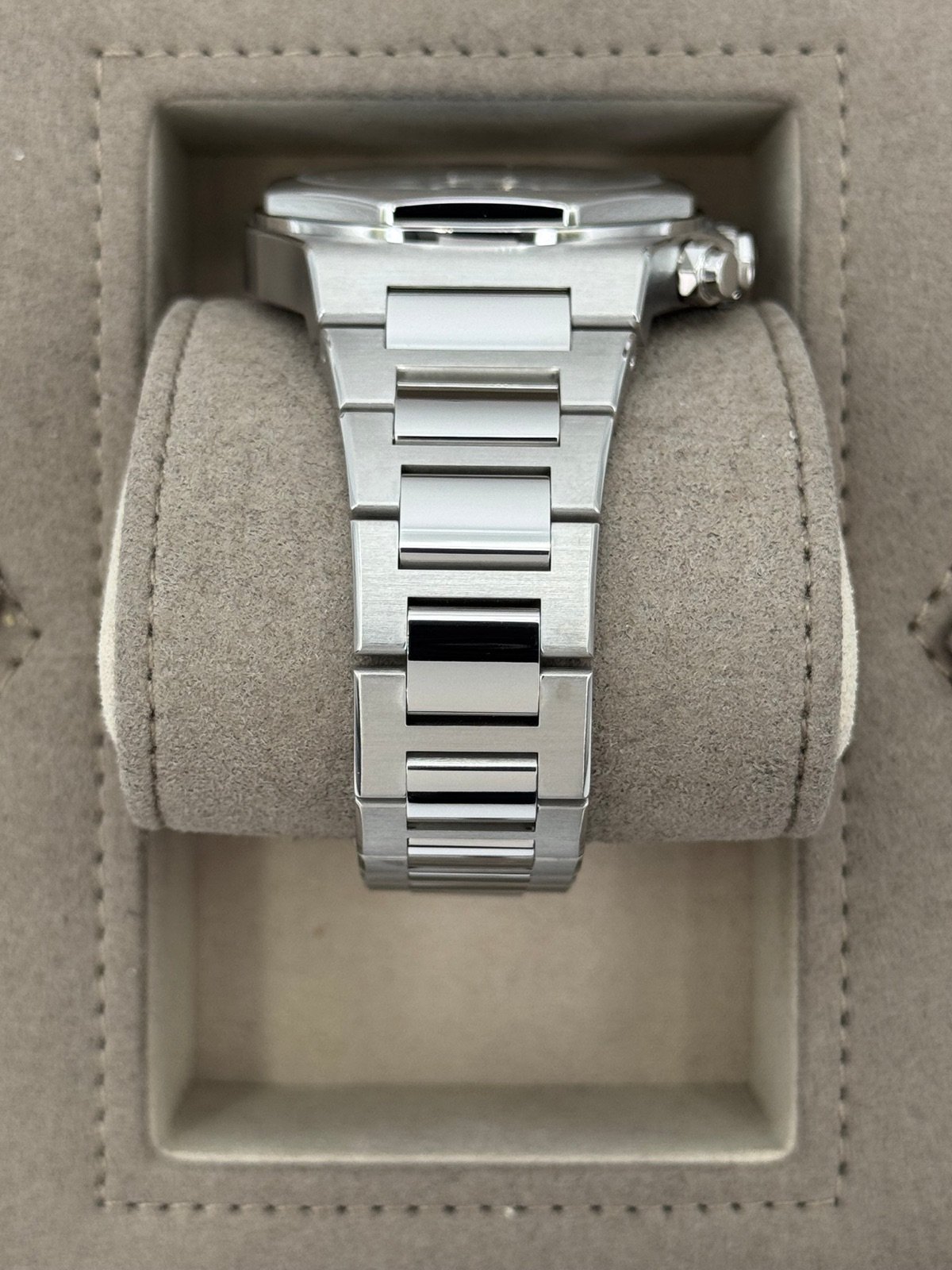 2022 Girard-Perregaux Laureato Chronograph 42mm 81020-11-431-11A Blue Dial - Image 3