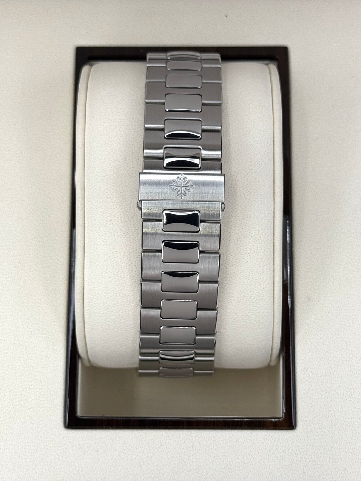Patek Philippe Nautilus 40mm 5711/1A tainless Steel Blue Dial - Image 2
