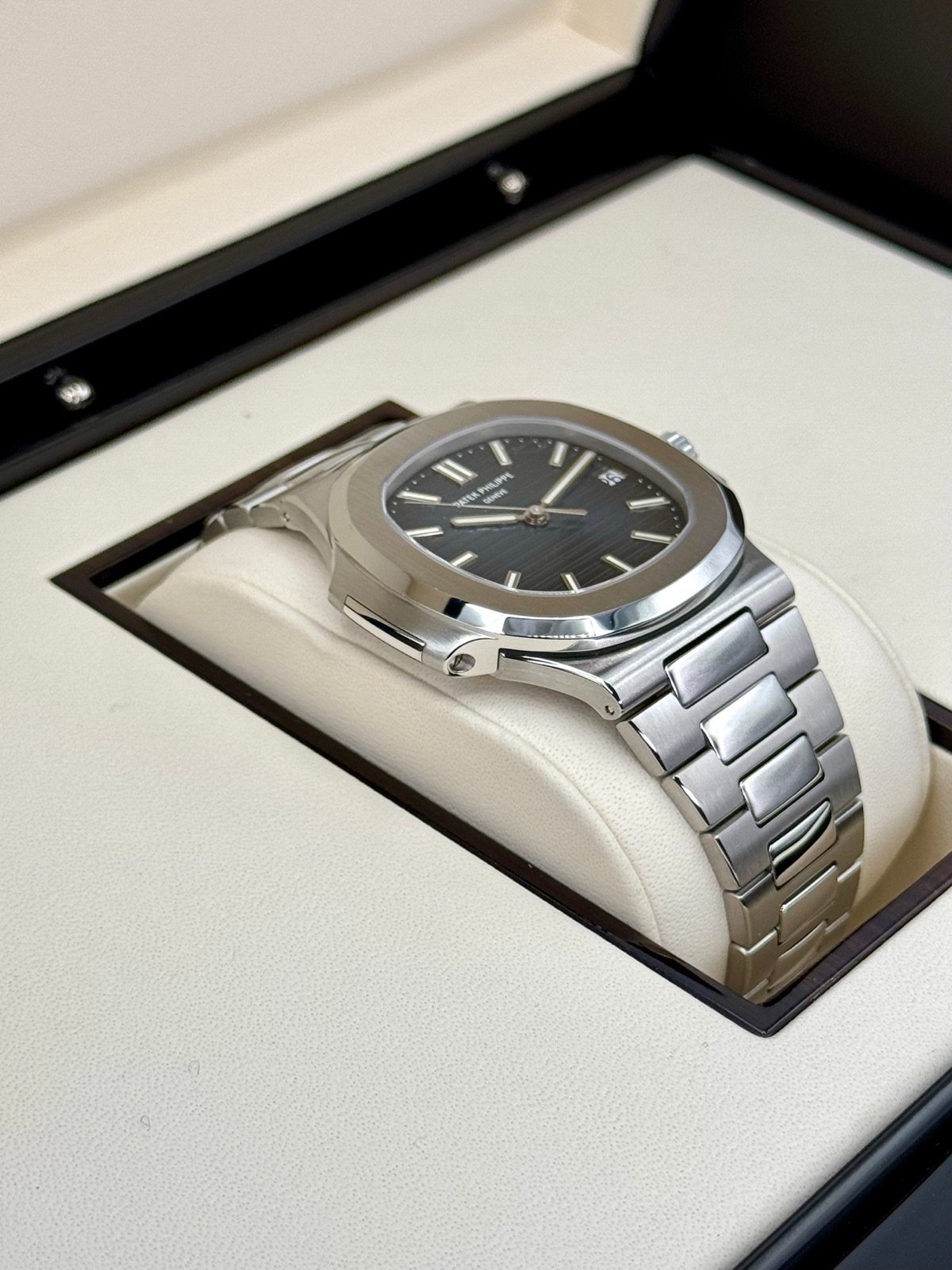 Patek Philippe Nautilus 40mm 5711/1A tainless Steel Blue Dial - Image 6
