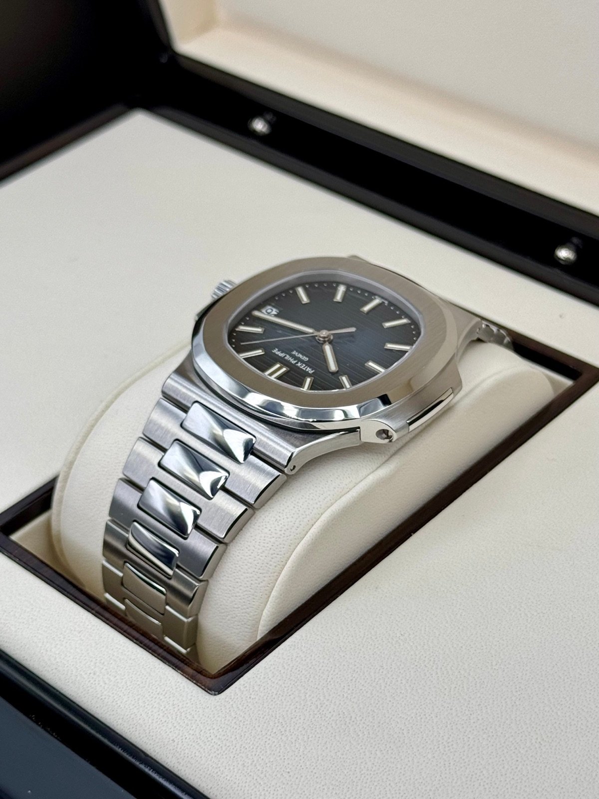 Patek Philippe Nautilus 40mm 5711/1A tainless Steel Blue Dial - Image 7