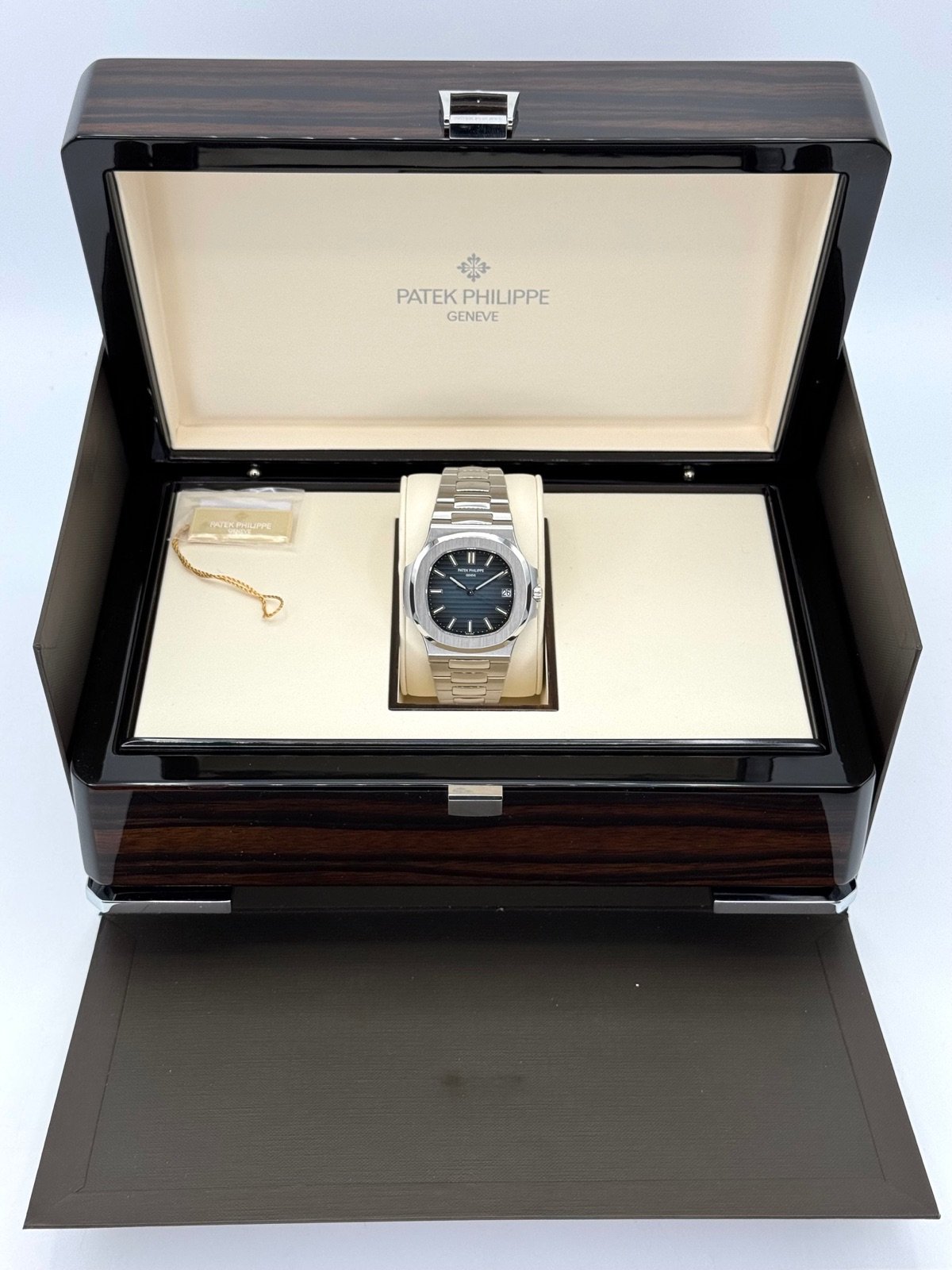Patek Philippe Nautilus 40mm 5711/1A tainless Steel Blue Dial - Image 9