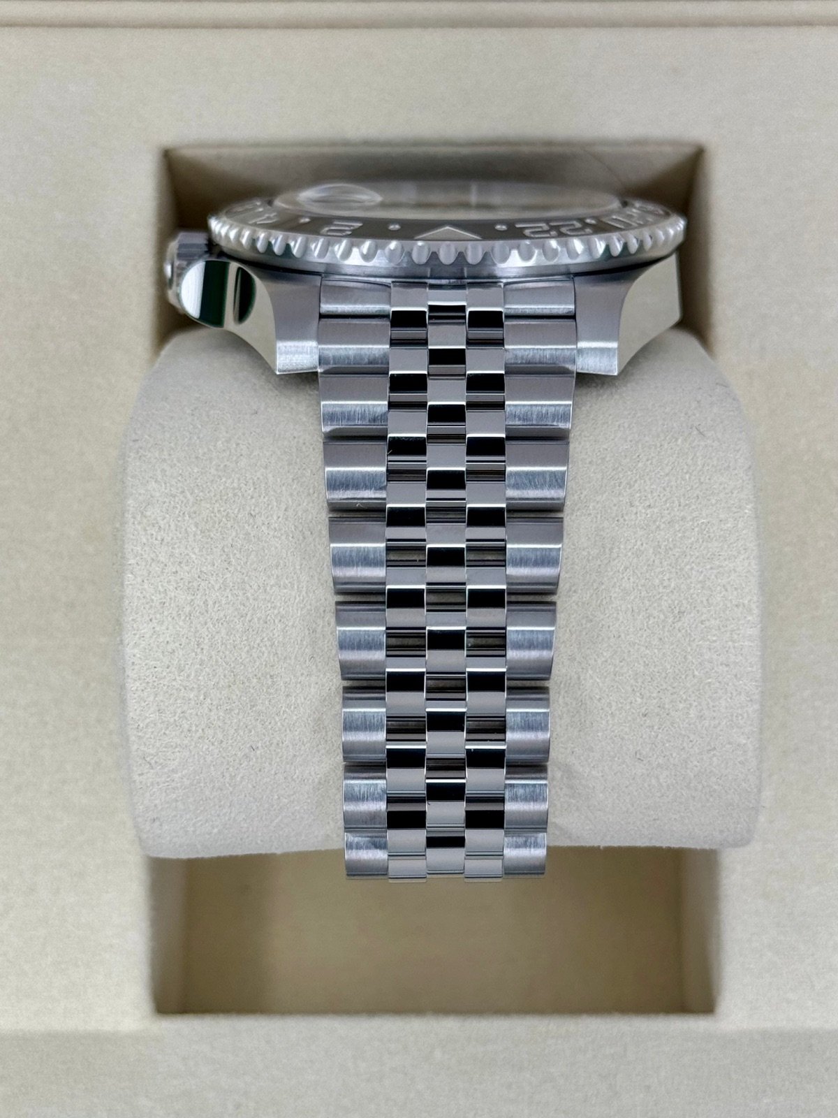 2025 Rolex GMT-Master II “Bruce Wayne” 40mm 126710GRNR Jubilee (Unworn) - Image 4
