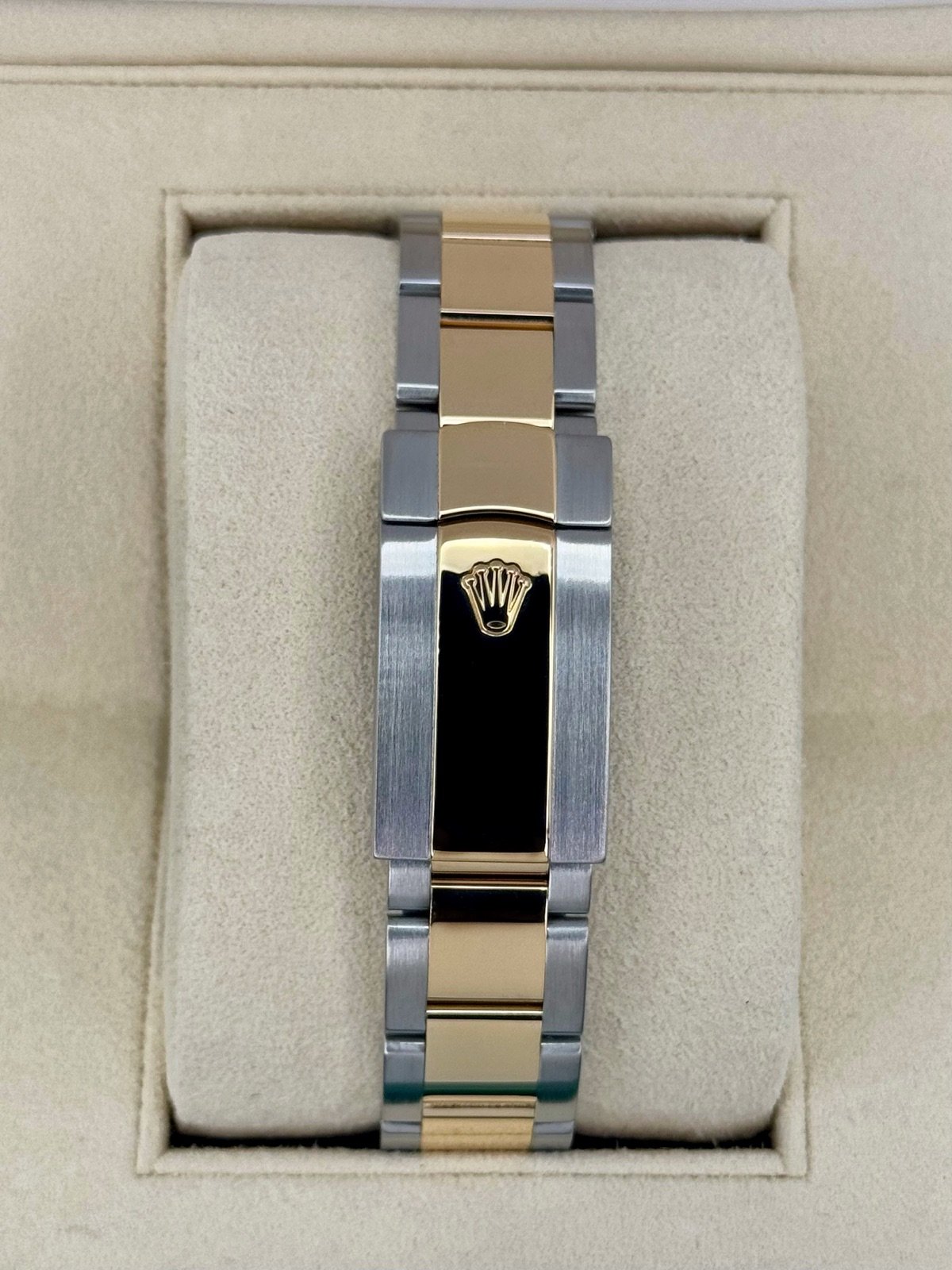 2018 Rolex Datejust 41mm 126333 Two-Tone Oyster Wimbledon Dial - Image 2