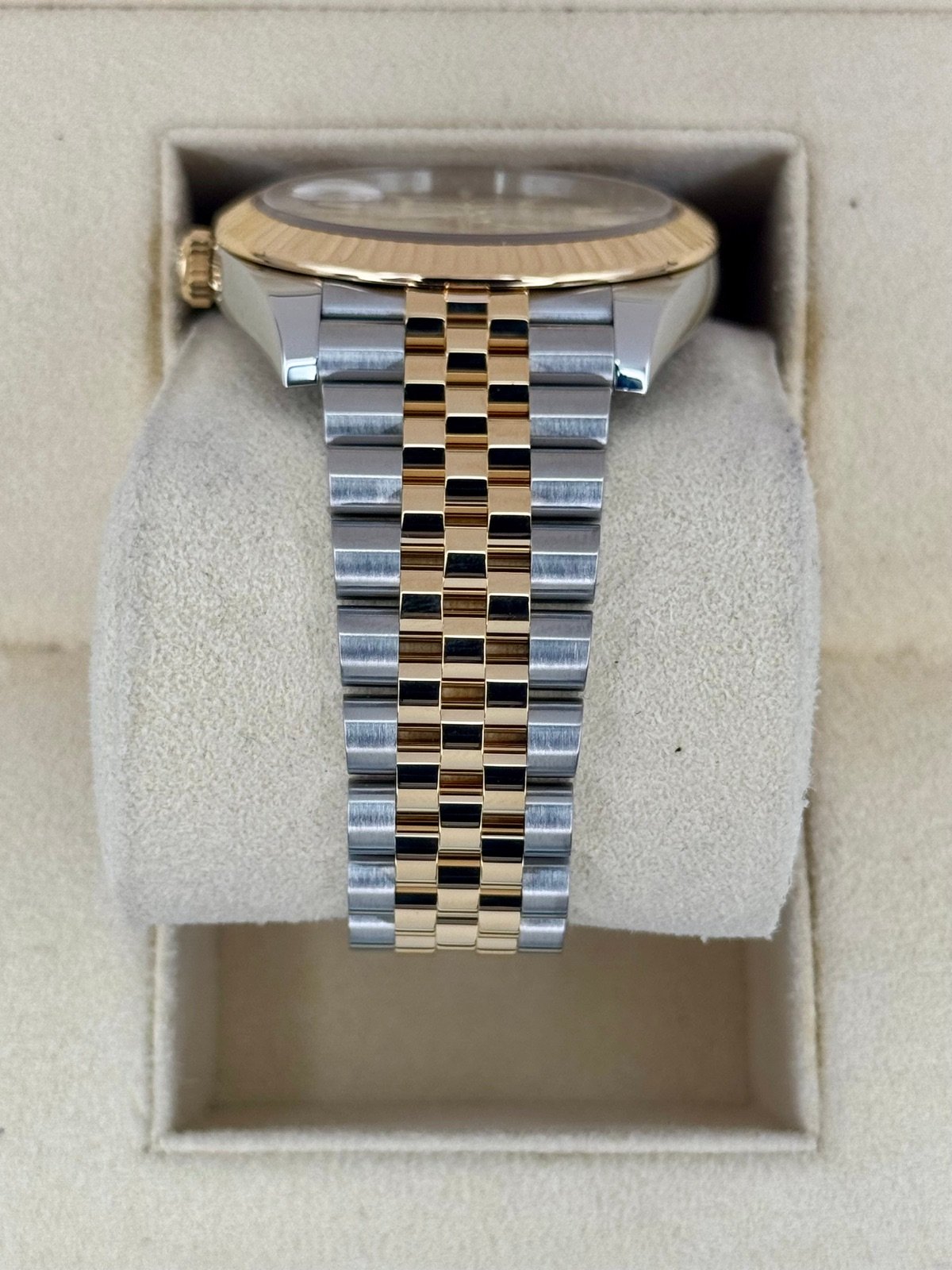 2022 Rolex Datejust 41mm 126333 Two-Tone Jubilee Champagne Motif Dial - Image 4