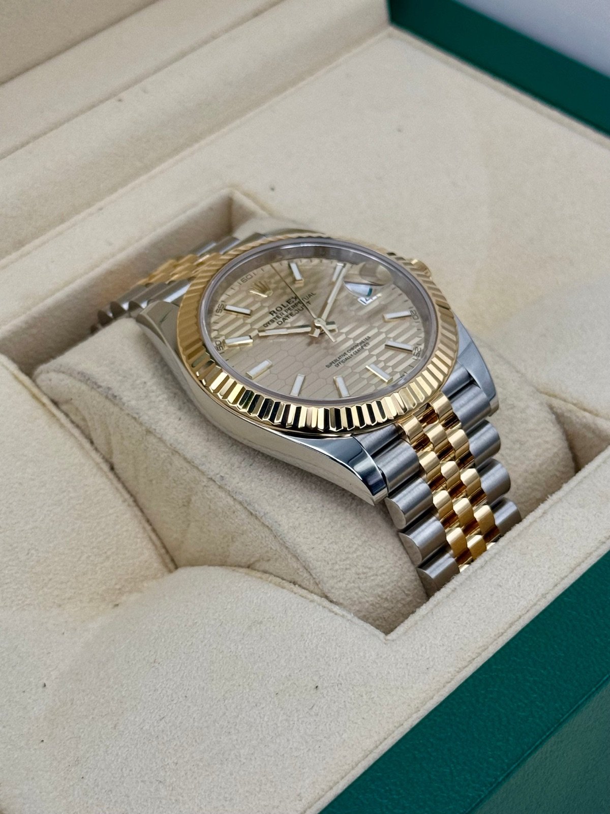 2022 Rolex Datejust 41mm 126333 Two-Tone Jubilee Champagne Motif Dial - Image 6