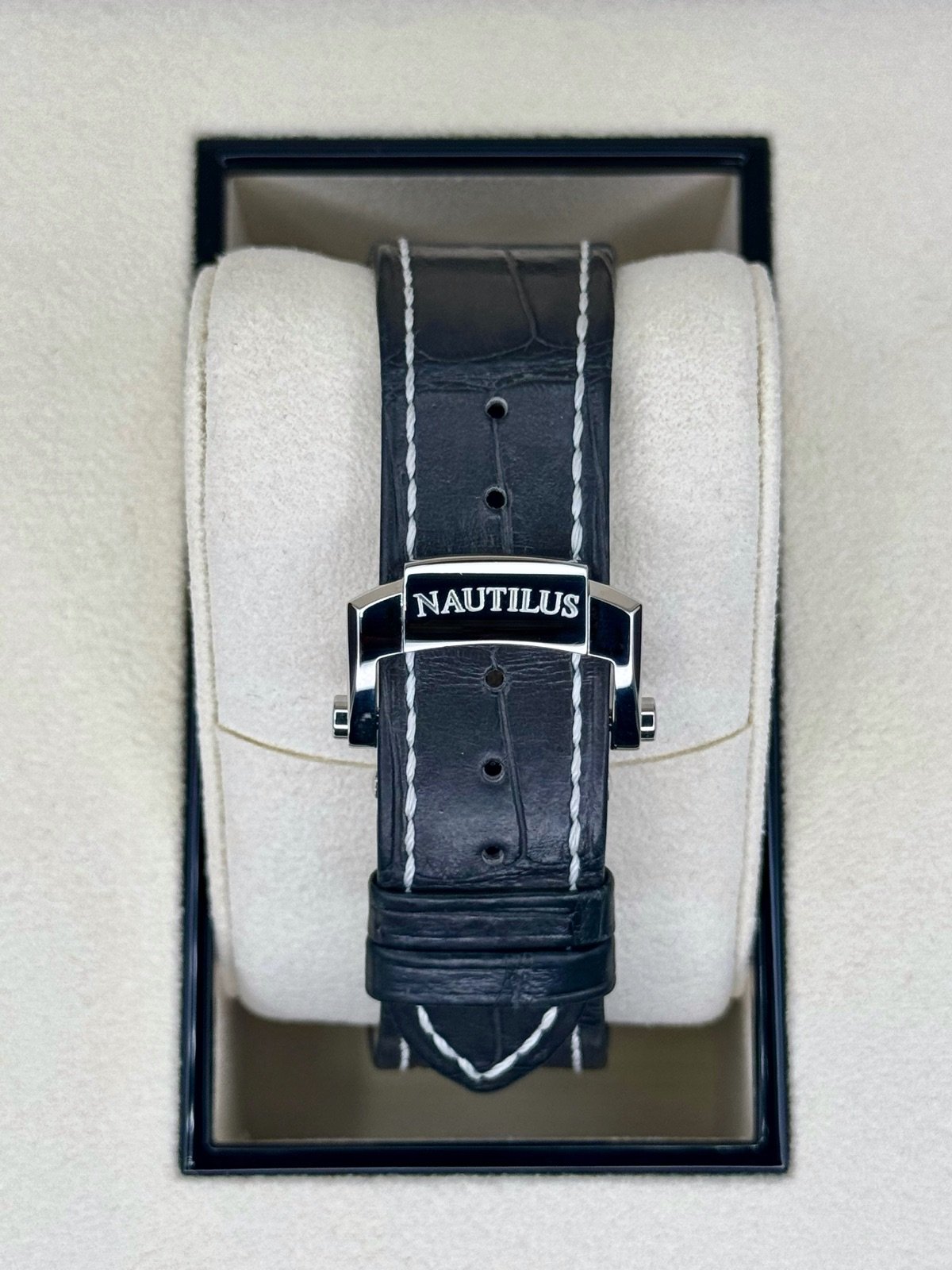 2021 Patek Philippe Nautilus 40.5mm 5726A Black Dial - Image 2