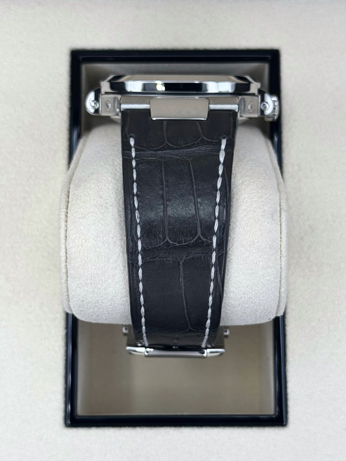 2021 Patek Philippe Nautilus 40.5mm 5726A Black Dial - Image 3