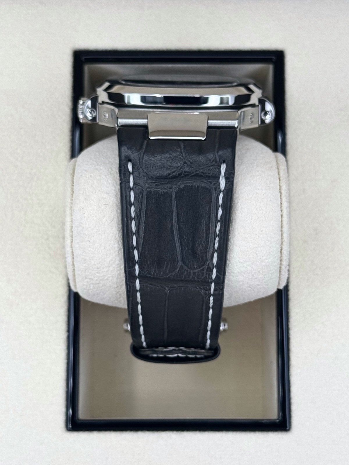 2021 Patek Philippe Nautilus 40.5mm 5726A Black Dial - Image 4