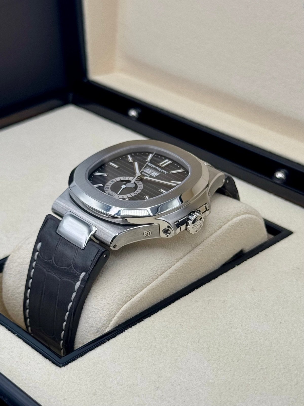 2021 Patek Philippe Nautilus 40.5mm 5726A Black Dial - Image 5