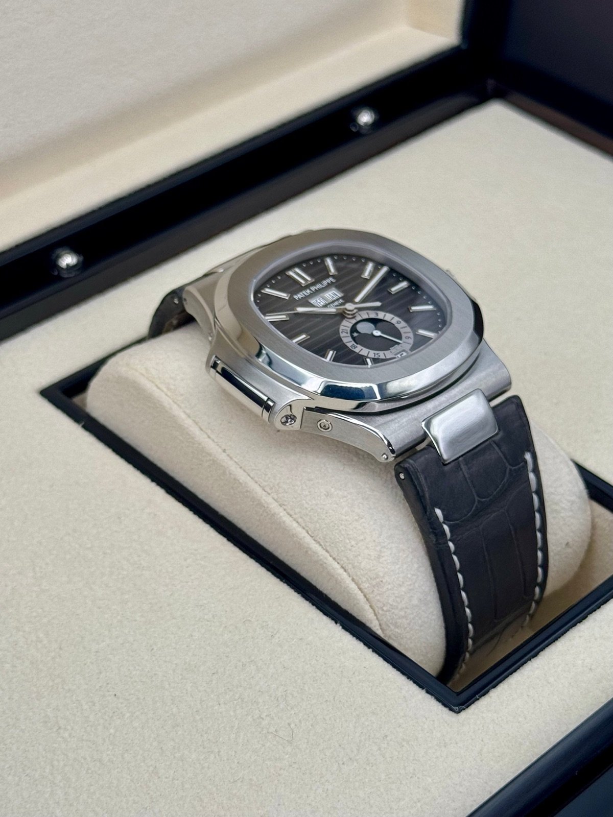 2021 Patek Philippe Nautilus 40.5mm 5726A Black Dial - Image 6