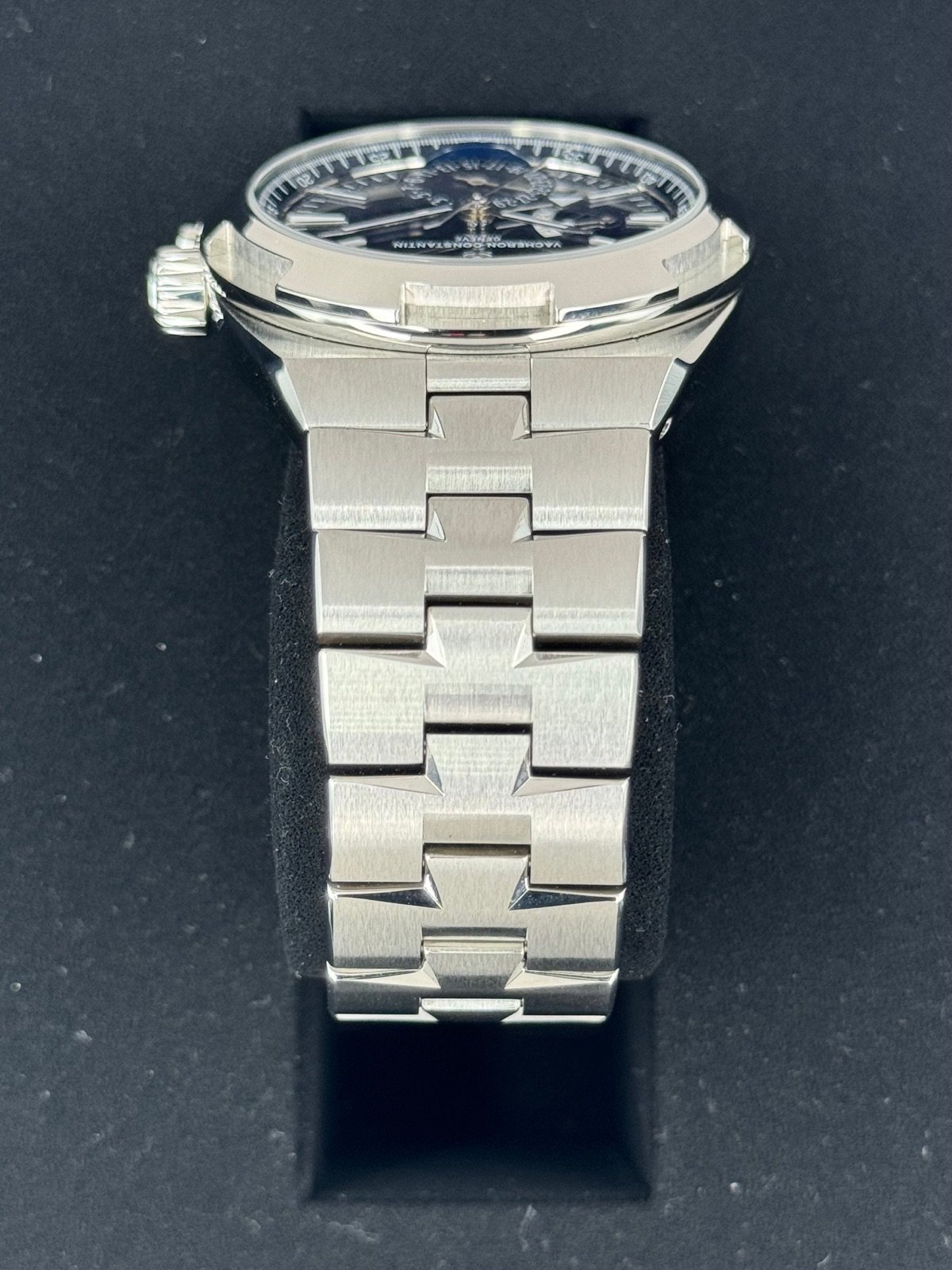 2023 Vacheron Constantin Overseas Dual Time 41mm 7900V Blue Dial - Image 4
