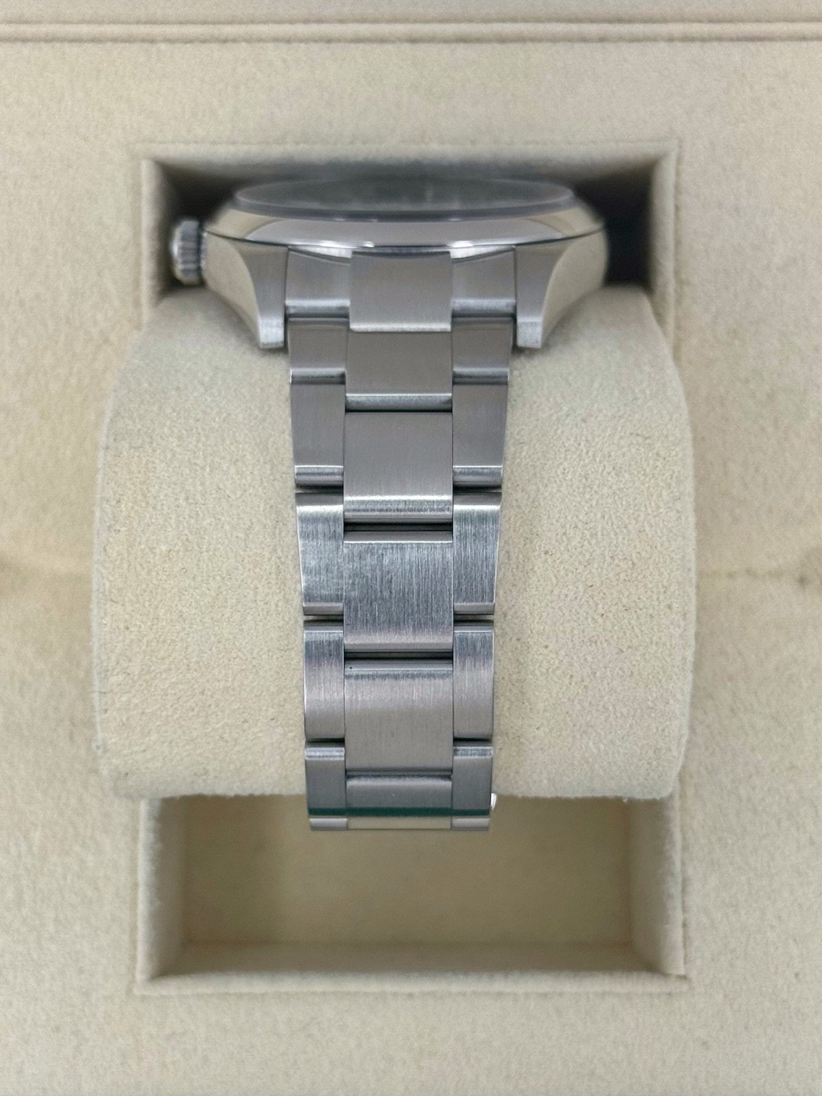 2019 Rolex Oyster Perpetual 39mm 114300 Black Dial - Image 4
