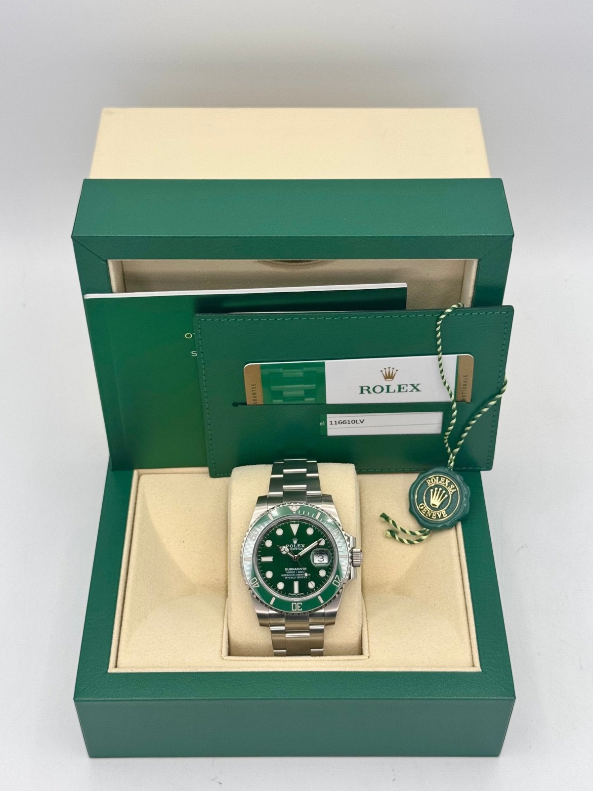 2019 Rolex Submariner “Hulk” 40mm 116610LV Green Dial - Image 12