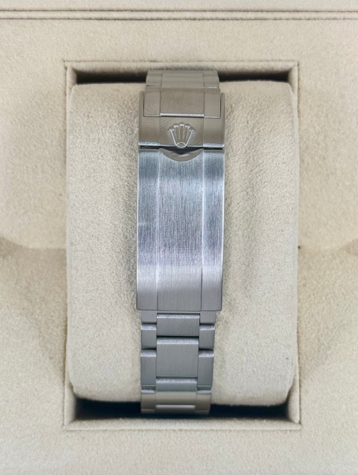 2019 Rolex Submariner “Hulk” 40mm 116610LV Green Dial - Image 2