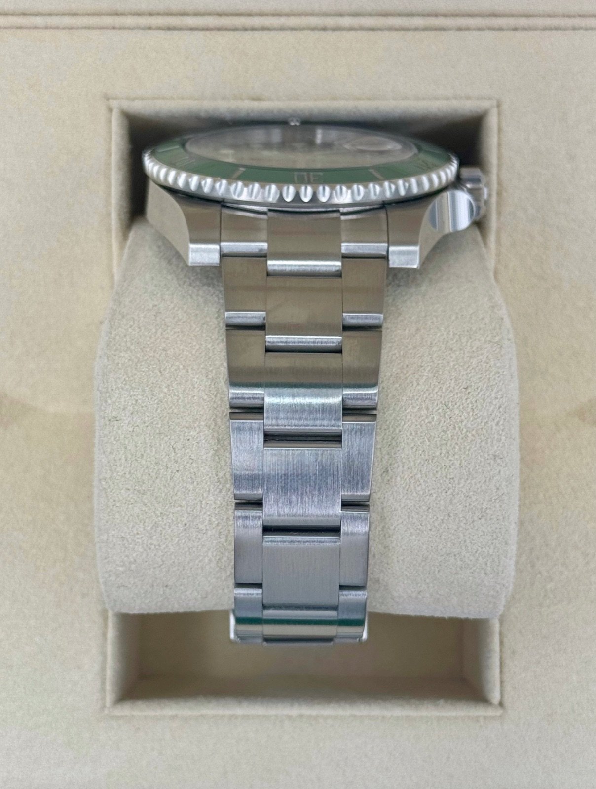 2019 Rolex Submariner “Hulk” 40mm 116610LV Green Dial - Image 3