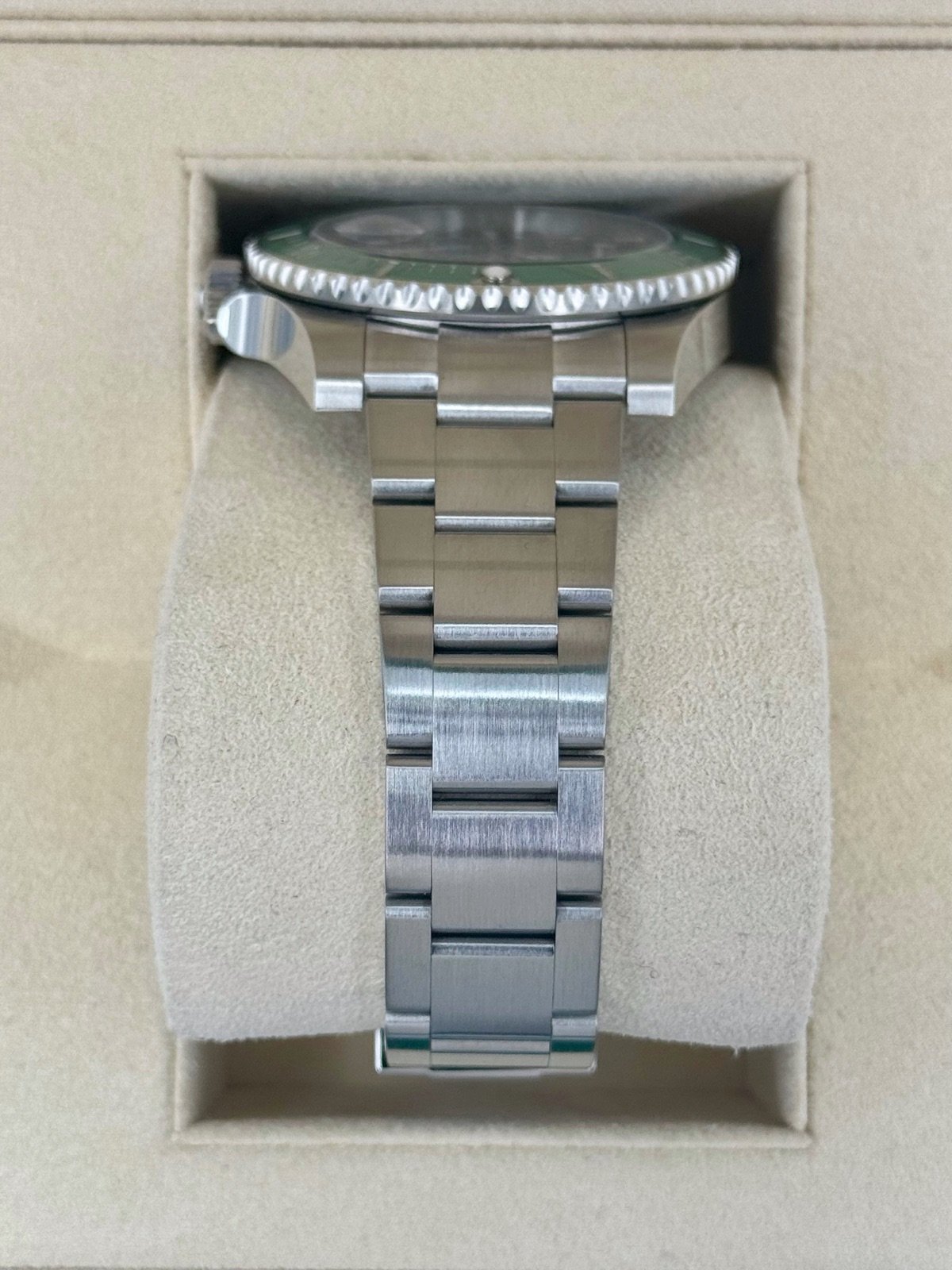 2019 Rolex Submariner “Hulk” 40mm 116610LV Green Dial - Image 4