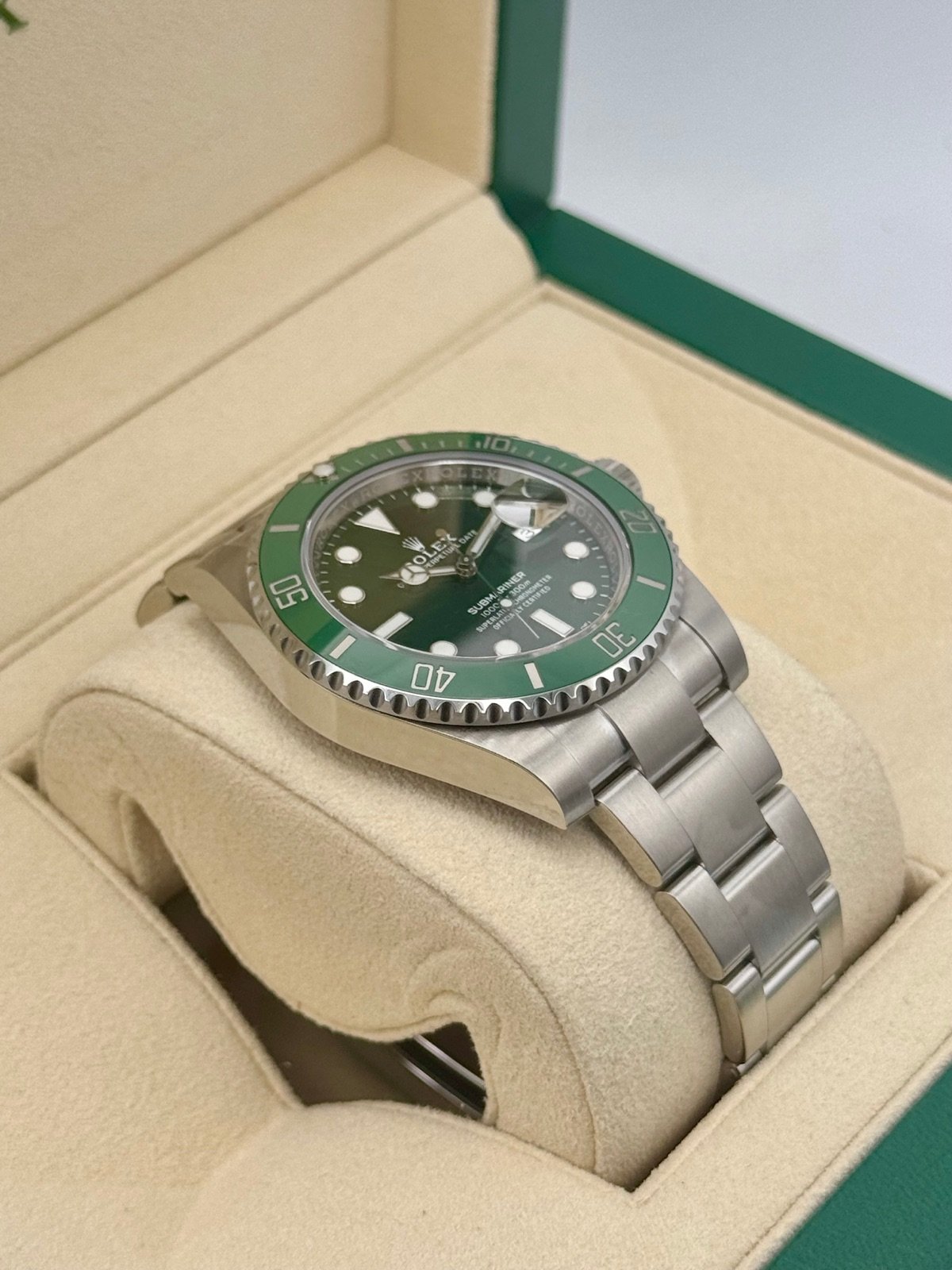 2019 Rolex Submariner “Hulk” 40mm 116610LV Green Dial - Image 6