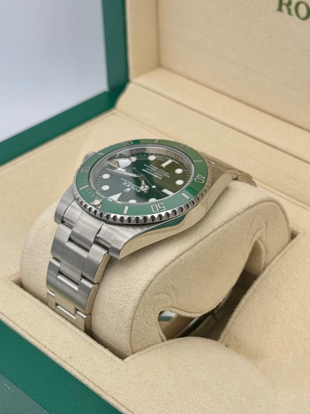 2019 Rolex Submariner “Hulk” 40mm 116610LV Green Dial - Image 7